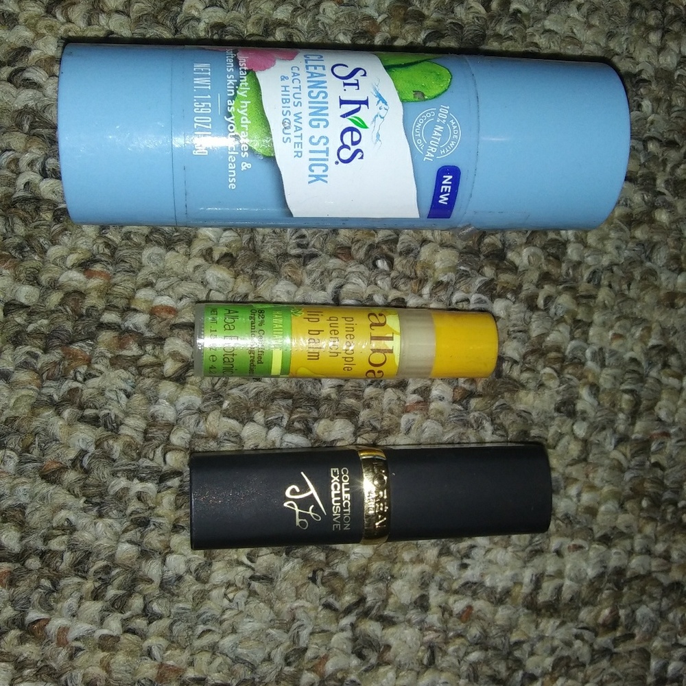 Assorted beauty items